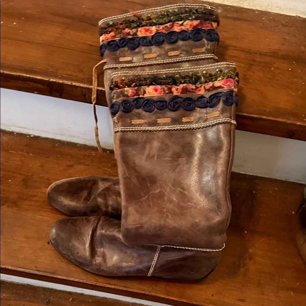 Brown Leather Boots with Floral Trim